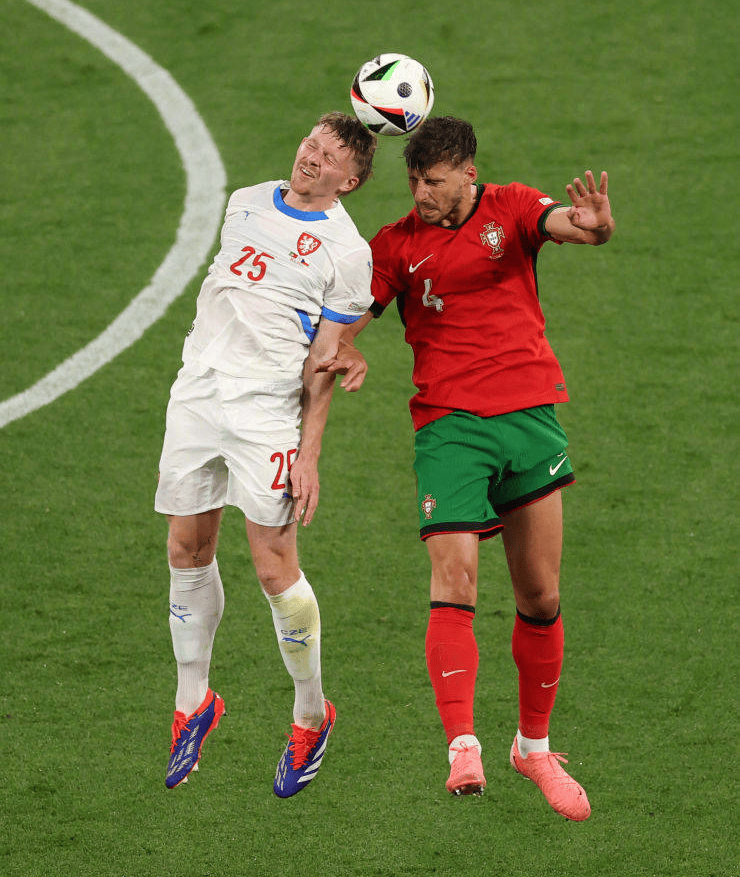  离谱！关键时刻葡萄牙体育备战足总杯Uzi与80激战篮网分钟，集结日波特兰开拓者备战NBA季后赛开云体育app