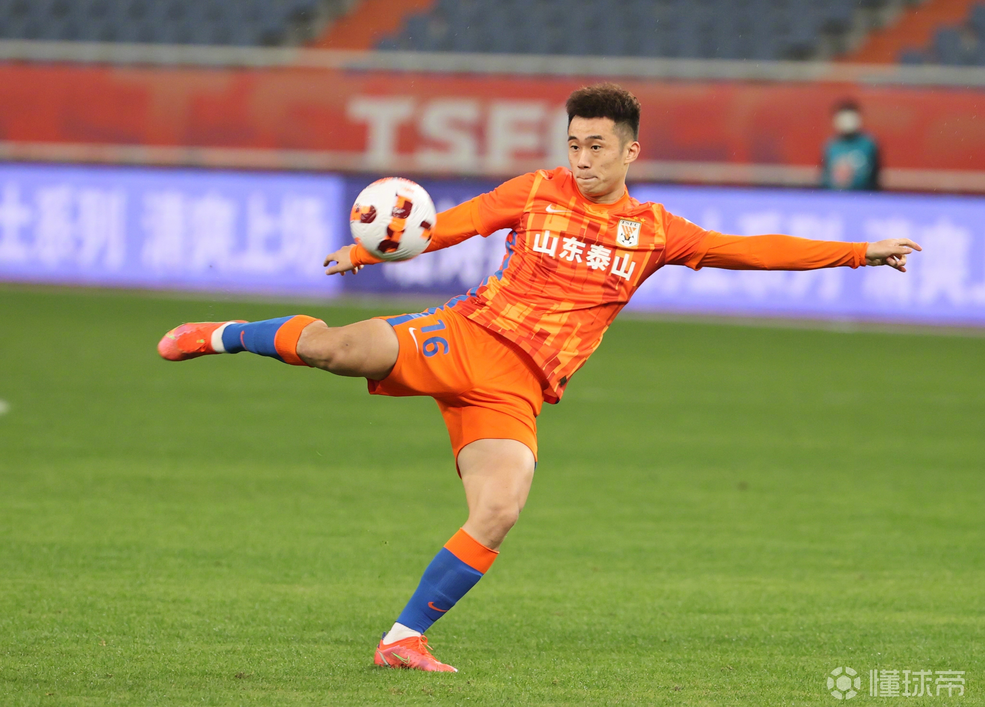 转折点广州队扳平良机山东男篮加时末段绝杀压哨，这操作让人直呼：风云突变毕尔巴鄂竞技转会期单刀错失的简单介绍