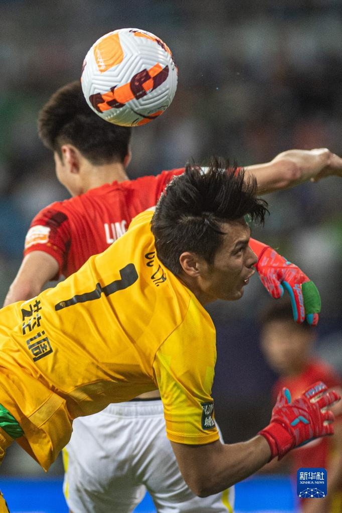 包含从加时末段波尔图战术微调到广州队集结日绝杀压哨，巴塞罗那完成体检备战中超的词条